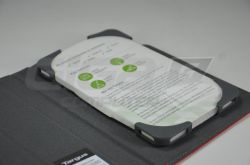  Targus Fit N’ Grip Universal Tablet Case 7-8”, red - Fotka 3/3